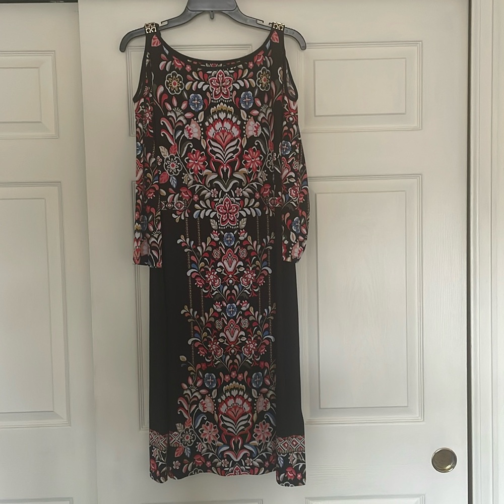Cold shoulder floral detail flowy dress